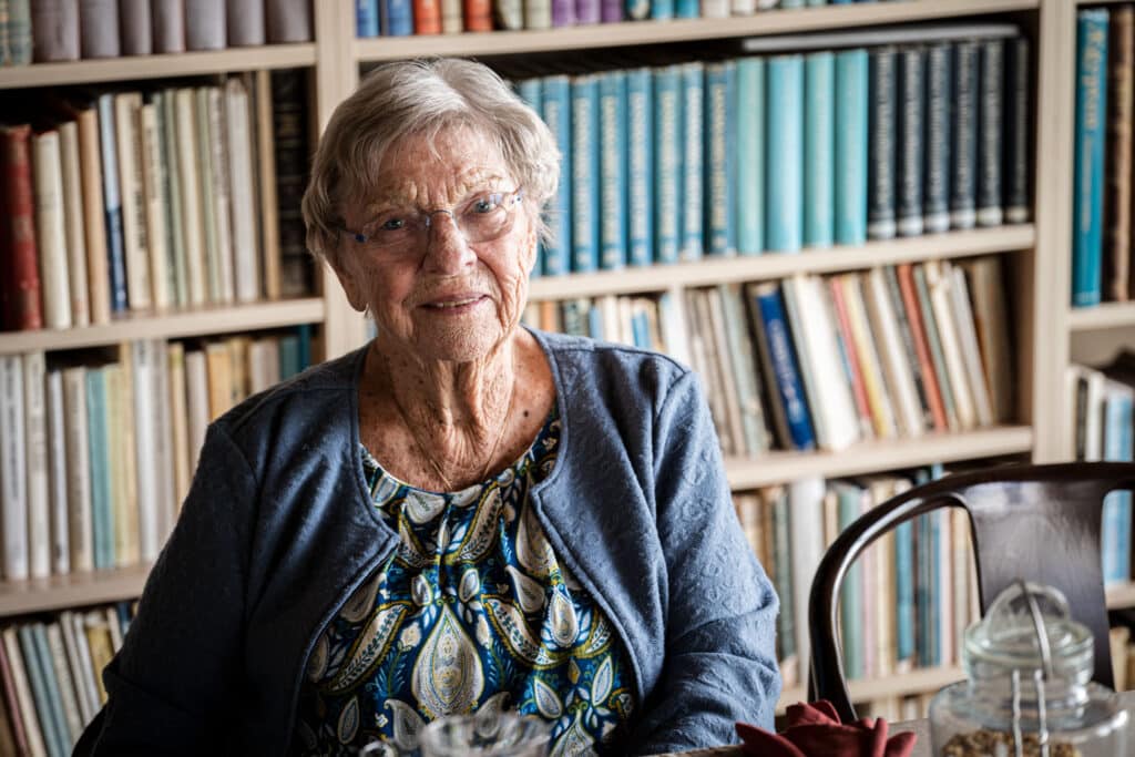 Portræt Bitten Damgaard i sit hjem