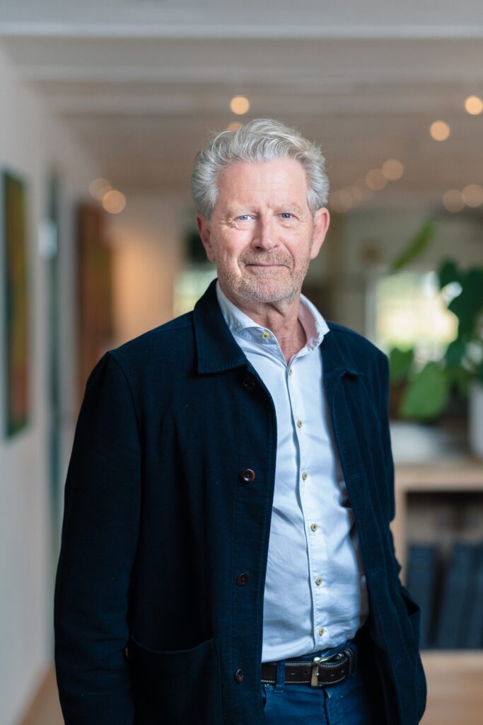 Profilportr&aelig;t i af Holger Reenberg, fotograferet af Skovgaard &amp; Damgaard.