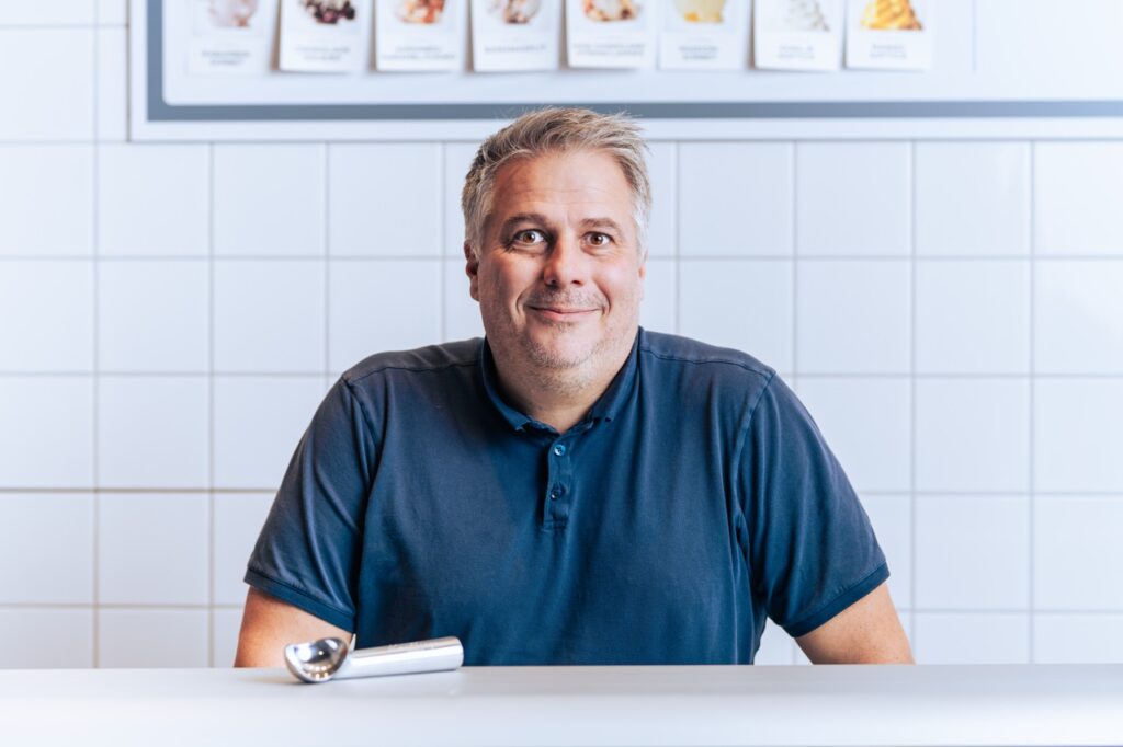 Erhvervsportrætter af Skovgaard & Damgaard – direktør Jes Nordentoft fra Kastbergs Is Erhvervsportræt af direktør Jes Nordentoft fra Kastbergs Is, fotograferet af Skovgaard & Damgaard.